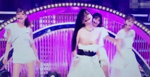 女主播裙子掉了走光